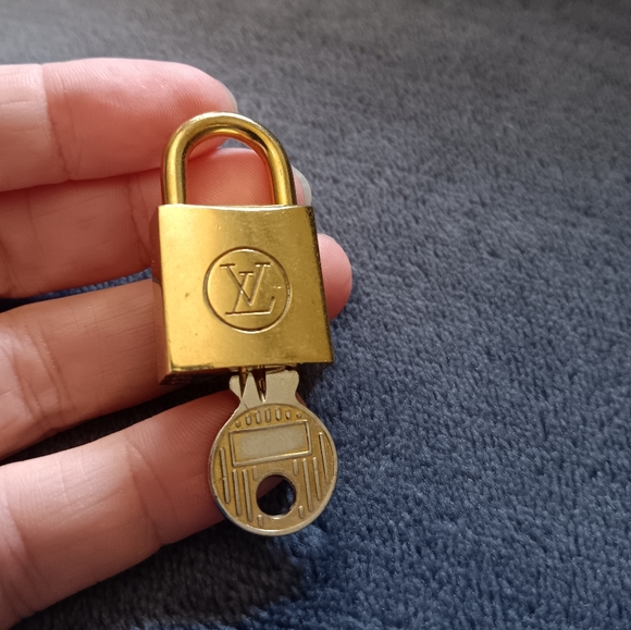 Louis Vuitton  vintageLock and Key #223 - Picture 7 of 7